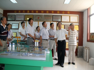 2012.7.28日山東天意兩項科技成果鑒定順利通過，北京領(lǐng)導(dǎo)專家，到我公司參觀指導(dǎo)